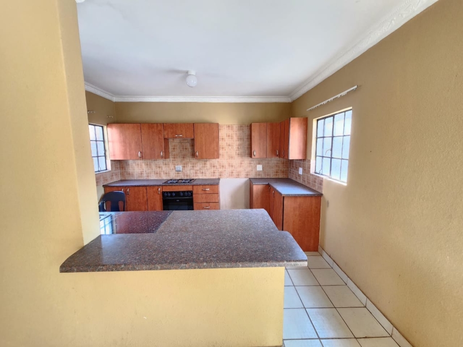 To Let 3 Bedroom Property for Rent in Geelhoutpark North West